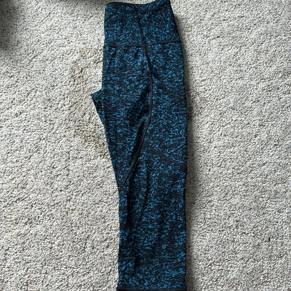 Lululemon capri legging with mesh down the side. Like new!